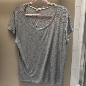 MOSSIMO Brand T-Shirt || COLLEGE CLOSET CLEANOUT